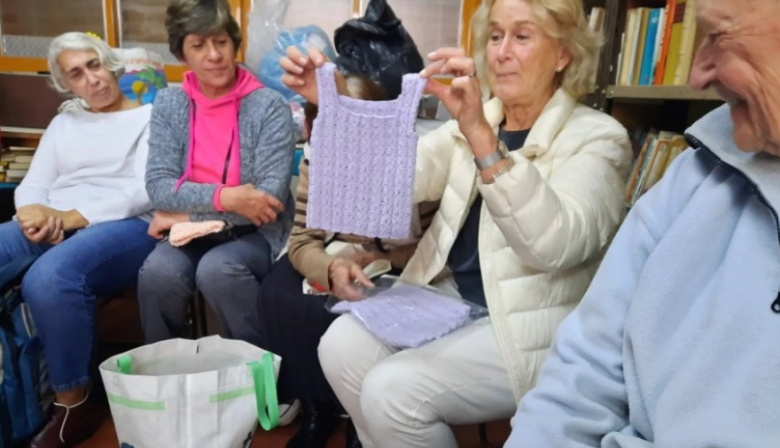 Entretejiéndo-nos: 28 voluntarias de Vicente López convierten lana donada en abrigo para familias vulnerables