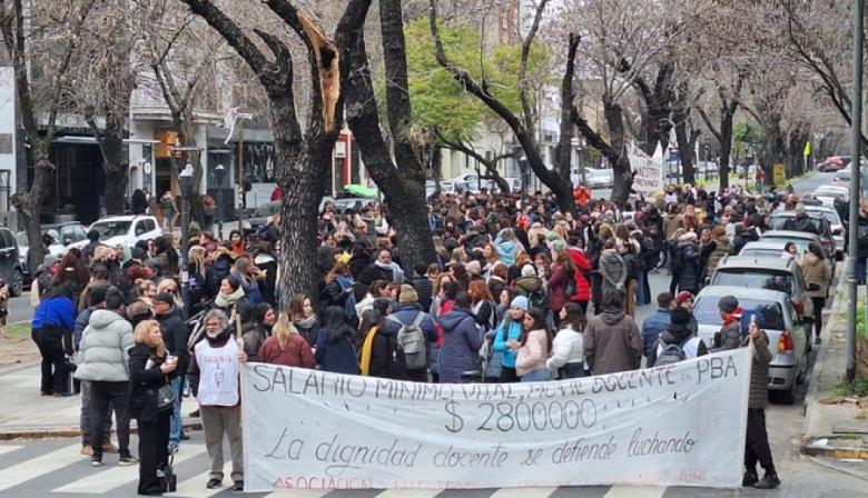 Docentes bonaerenses exigieron reabrir la paritaria: “Queremos un salario digno”