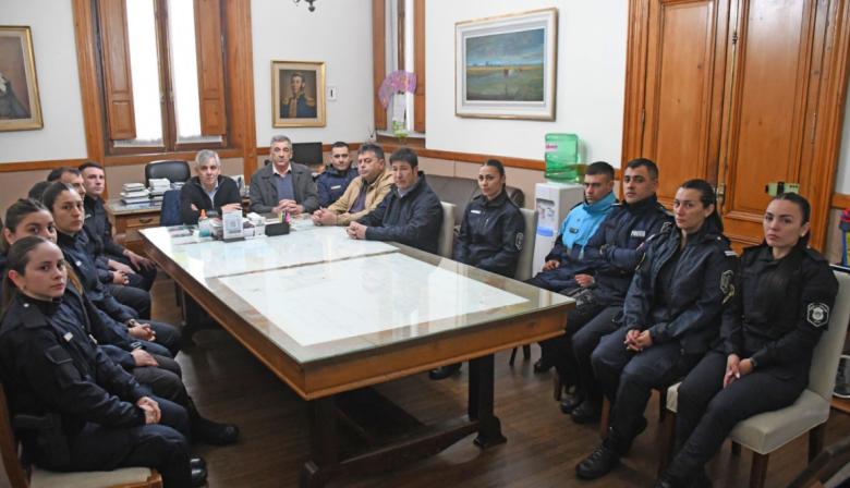 Britos recibió a los nuevos policías y les exigió compromiso con los vecinos
