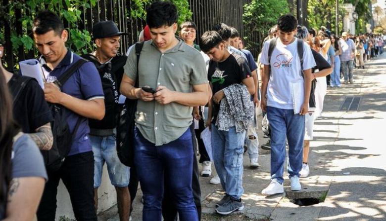 La pobreza también se hereda: el 64,7% de los jóvenes más vulnerables no terminó la escuela