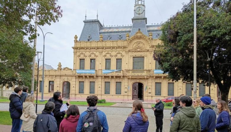 Caminatas guiadas invitaron a redescubrir el patrimonio de Coronel Suárez