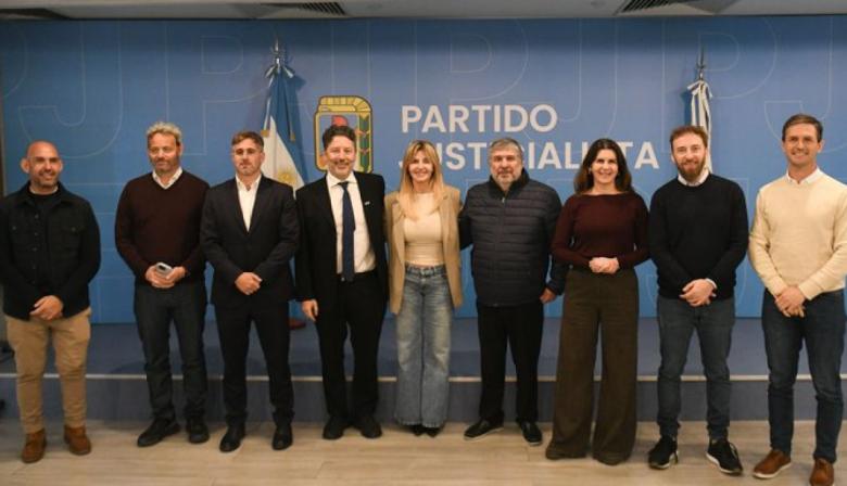 Intendentes peronistas fueron a ver a Mayans y apuraron la unidad del PJ