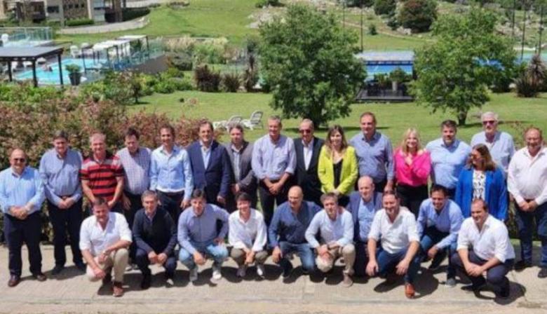 Intendentes radicales se reúnen en La Plata para debatir economía, clima y estrategia política