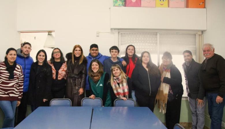 Sierra entregó mobiliario a una institución para personas con autismo