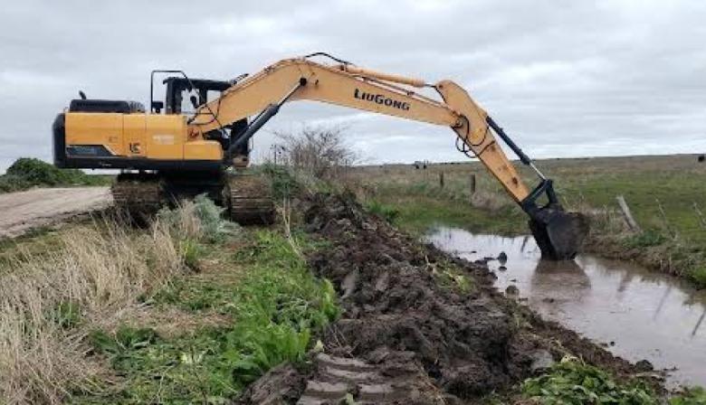 Tordillo refuerza la limpieza de cauces y repara caminos rurales