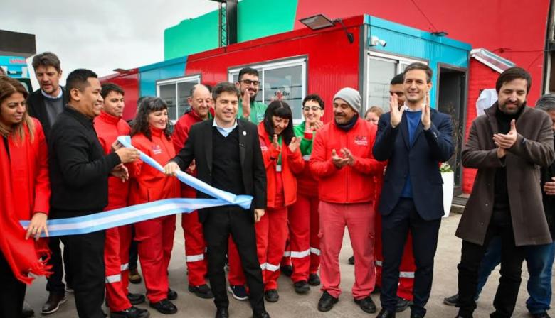 Kicillof y Mantegazza inauguraron la nueva base del SAME y entregaron 277 escrituras