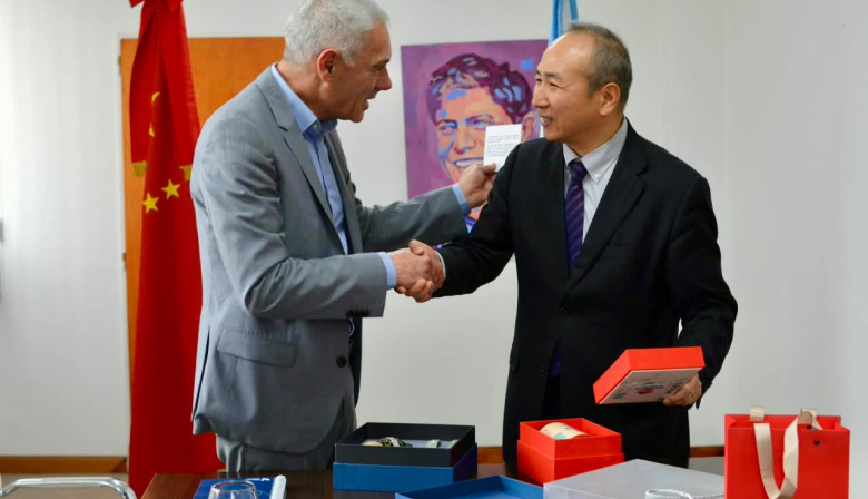 Berisso busca fortalecer lazos con China: Cagliardi se reunió con el embajador Wang Wei