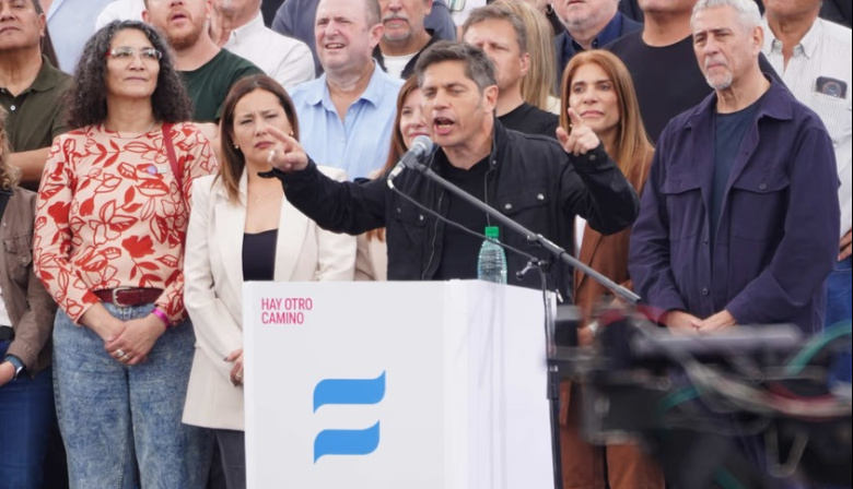 Kicillof lanzó su proyección nacional en Avellaneda y apuntó contra Milei: "Falta menos para terminar con esta pesadilla"
