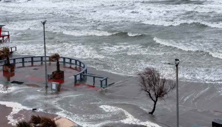 Temporal en Monte Hermoso: el mar avanzó sobre la costanera y provocó nuevos destrozos