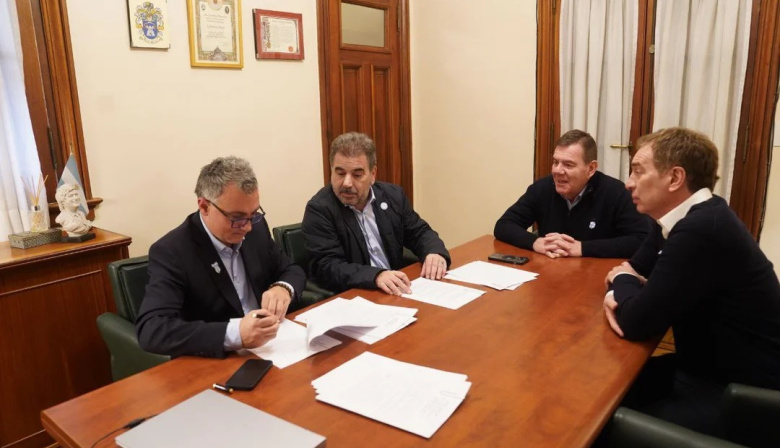 Tensión violeta y amarilla: por qué se empantana el pacto LLA-PRO en territorio bonaerense