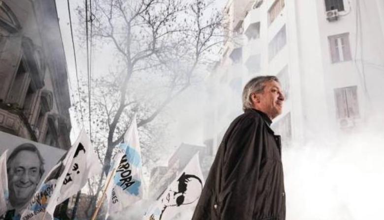 Máximo Kirchner encabezó el acto frente a la casa de Cristina
