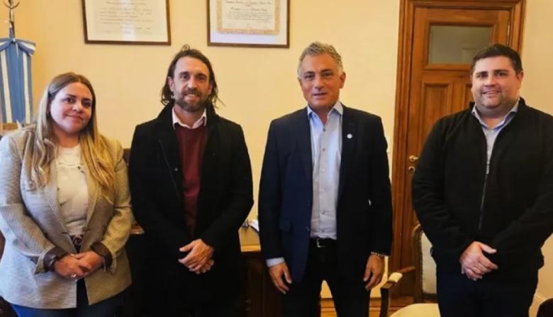 Duró menos de dos meses: Oscar Ahumada rompió con LLA en Zárate