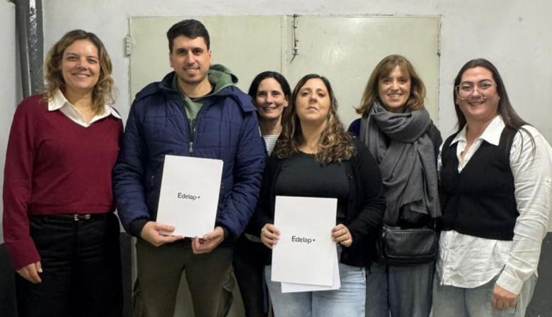 EDELAP lanza puntos de carga solar construidos por alumnos de escuelas técnicas de Berisso y Ensenada