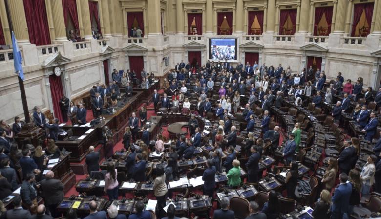 La oposición volvió a marcarle la agenda al Gobierno por discapacidad y endeudamiento