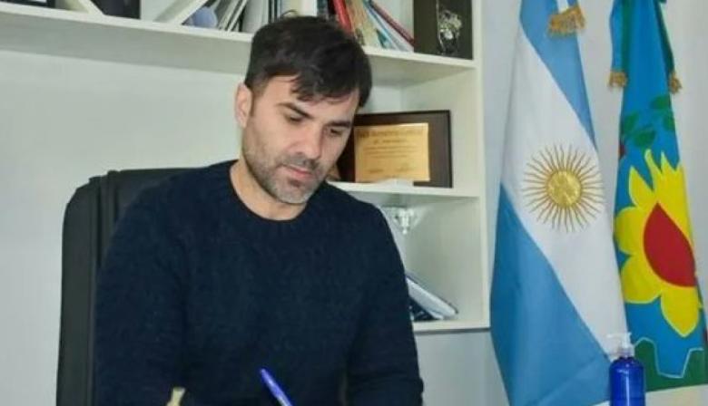 Echarren acusó a Milei de “regalar la Patria”