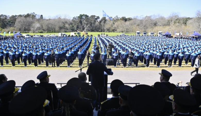 Kicillof respaldó a la Policía en medio de una crisis por salarios y bajas