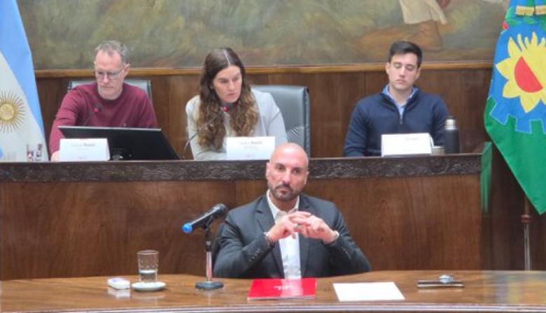 Ghi no asistió a la interpelación por la inseguridad y envió a su secretario