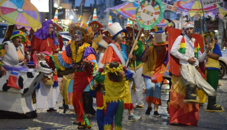 Kicillof destinará $80 millones para financiar murgas y comparsas en el Carnaval 2027