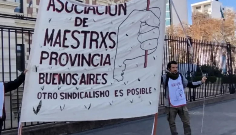 Paritaria bonaerense al rojo vivo: gremios disidentes paran y acusan al FUDB de cerrar un acuerdo a espaldas de las bases