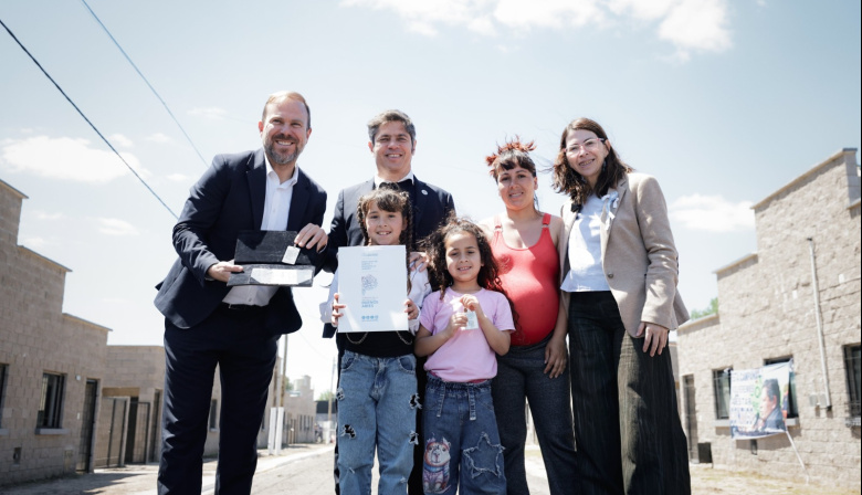 Duro cruce de Kicillof a Milei por la crisis: "Se burla con un cinismo desconocido de quienes no llegan a fin de mes"