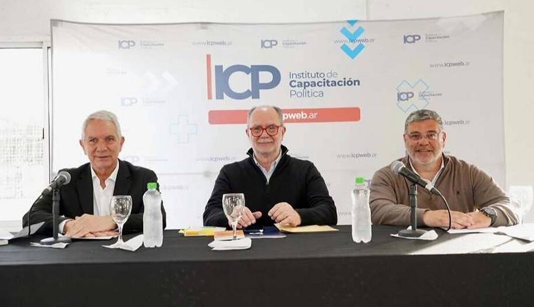 Alak desembarcó en Junín y llamó a reconstruir al peronismo desde la formación política