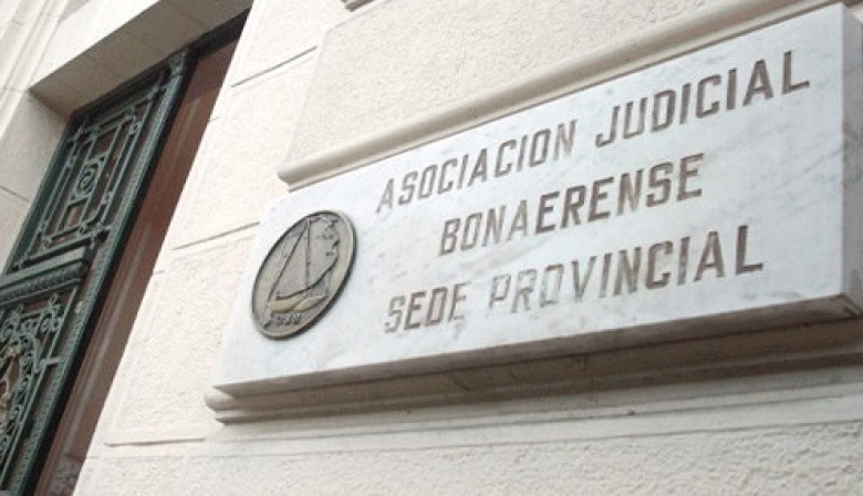 Judiciales bonaerenses aceptaron el 6% en dos cuotas y la paritaria vuelve en diciembre