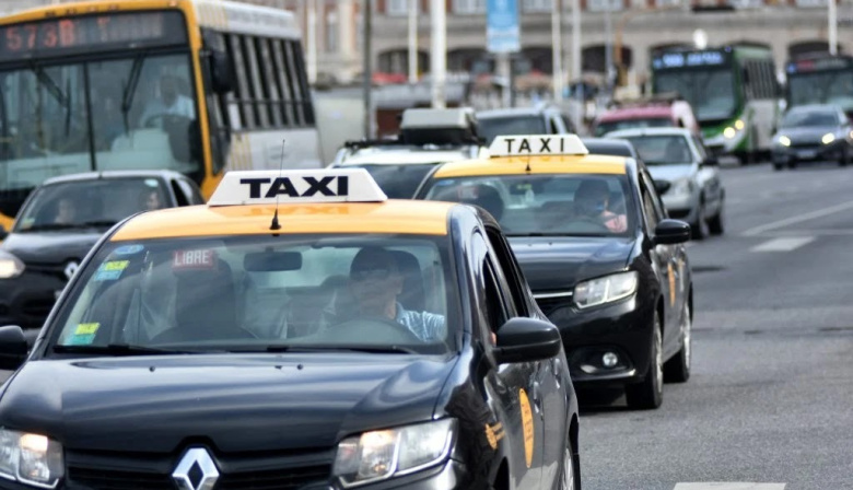 Taxistas y remiseros de Mar del Plata piden subir la tarifa un 27% desde diciembre