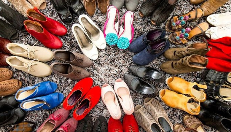 Con 1.000 pares de zapatos regalados en Plaza de Mayo, los fabricantes denunciaron la crisis del calzado