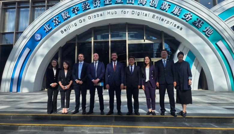 Sujarchuk cerró su gira por Asia con acuerdos de IA, robótica y ciudades inteligentes para Escobar