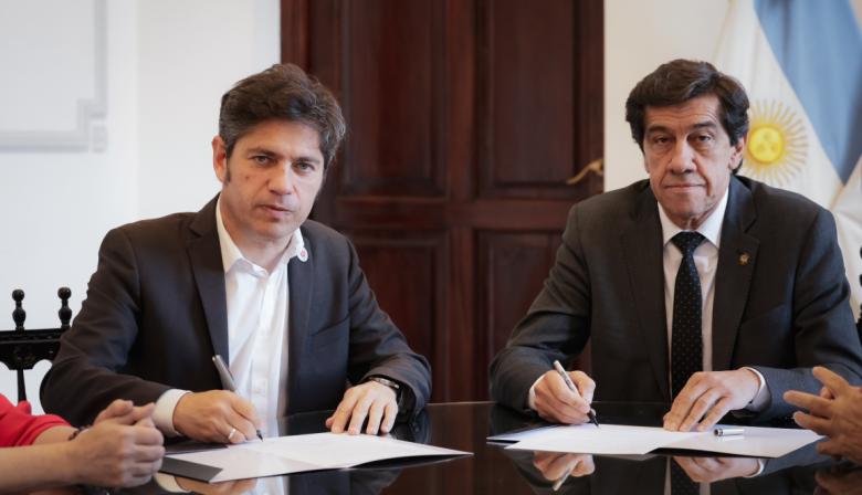 Kicillof desembarcó en Jujuy, se mostró con un gobernador radical y apuntó contra Milei