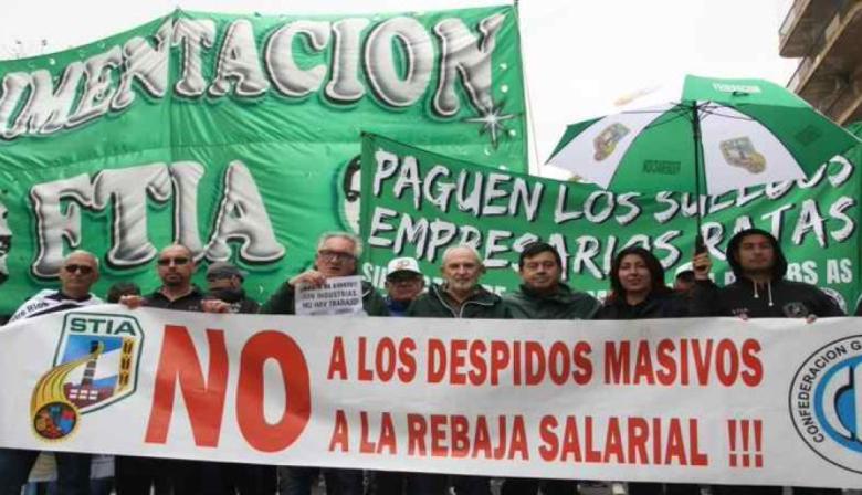 Despedidos de Granja Tres Arroyos reclaman sueldos e indemnizaciones