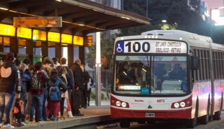 Colectivos en crisis en el AMBA: 104 líneas reducen sus servicios nocturnos