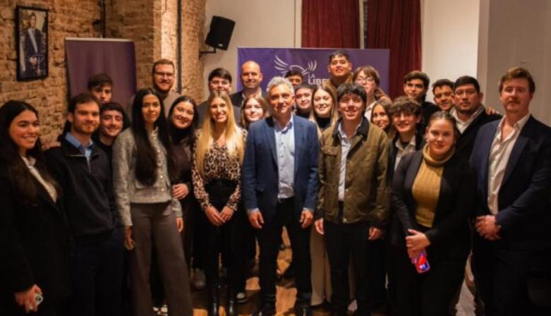 LLA reúne a su juventud en Morón con la mira en 2027