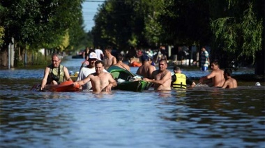 San Nicolás: Bajan las aguas en La Emilia