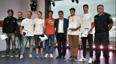 Ritondo entregó medallas a guardavidas que salvaron a tres veraneantes