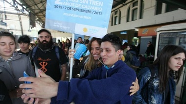 La candidata a concejal Victoria Tolosa Paz no quiere perderse el tren