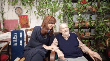 Siguen las recorridas: Cristina se reunió con el historiador y escritor Osvaldo Bayer