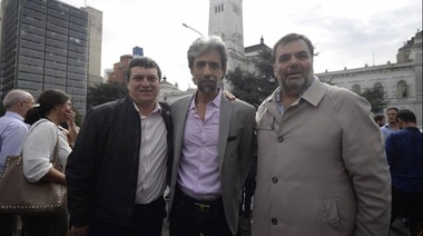 "Siento un inmenso orgullo del merecido reconocimiento realizado al padre de la democracia"