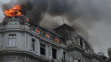 Bahía Blanca: Se incendió el edificio histórico del Banco Nación