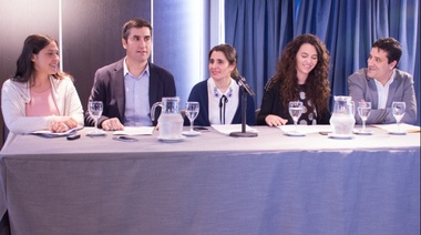 Debate sobre la problemática de adicciones en mujeres