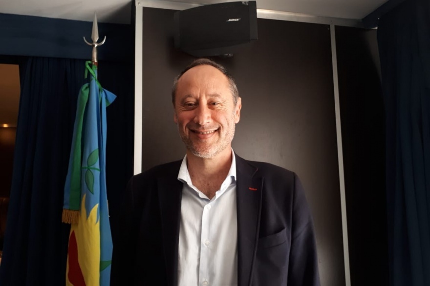 Satisfacción por reunión con funcionarios locales para analizar el estado de las escuelas y el servicio alimentario