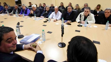 El Gobierno convoca a empresarios y a la CGT
