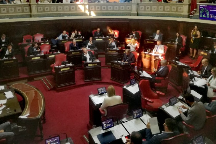 Senadores bonaerenses avanzaron con el debate por el presupuesto a la espera de los ministros