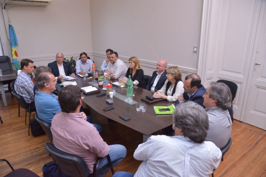 El oficialismo se reunió con entidades rurales