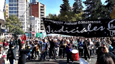 Trabajadores judiciales realizan un paro en rechazo a aumento