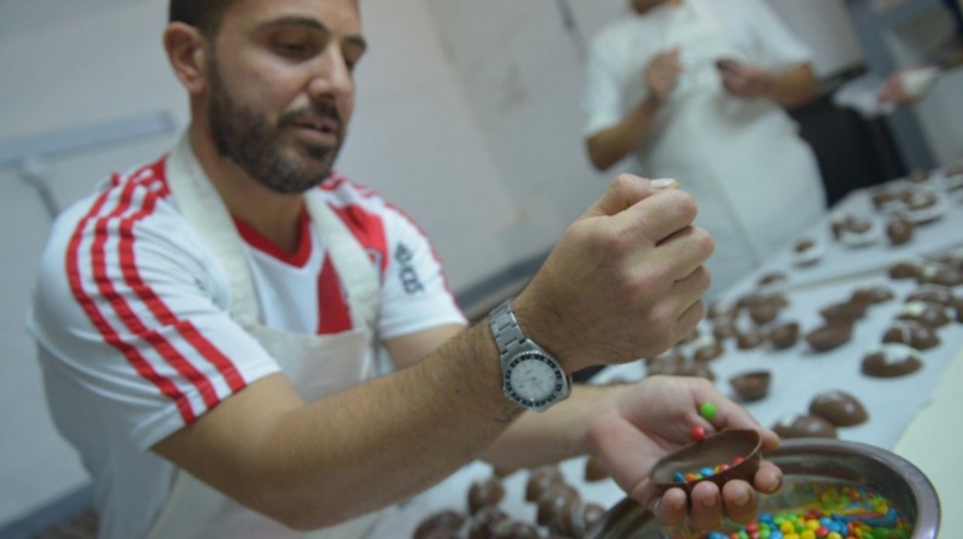 El Municipio de Bahía Blanca repartió huevos de pascuas elaborados por internos