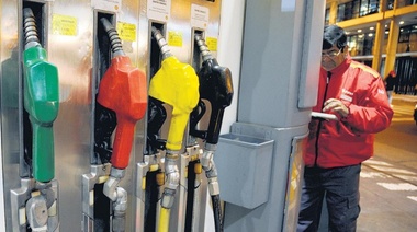 YPF se sumó al aumento de combustibles: desde este martes suben un 4%