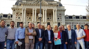 Intendentes peronistas le reclamaron a Vidal por fondos para paliar la crisis