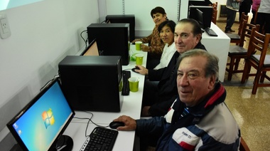 UPCN inauguró el nuevo espacio de aprendizaje y recreación para adultos mayores