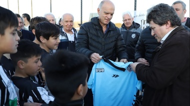 Grindetti asistió al 104° aniversario del club El Porvenir